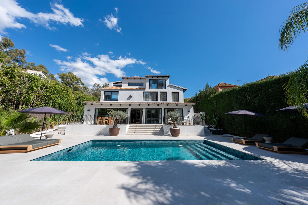 5 Bedroom Detached Villa in Nueva Andalucía