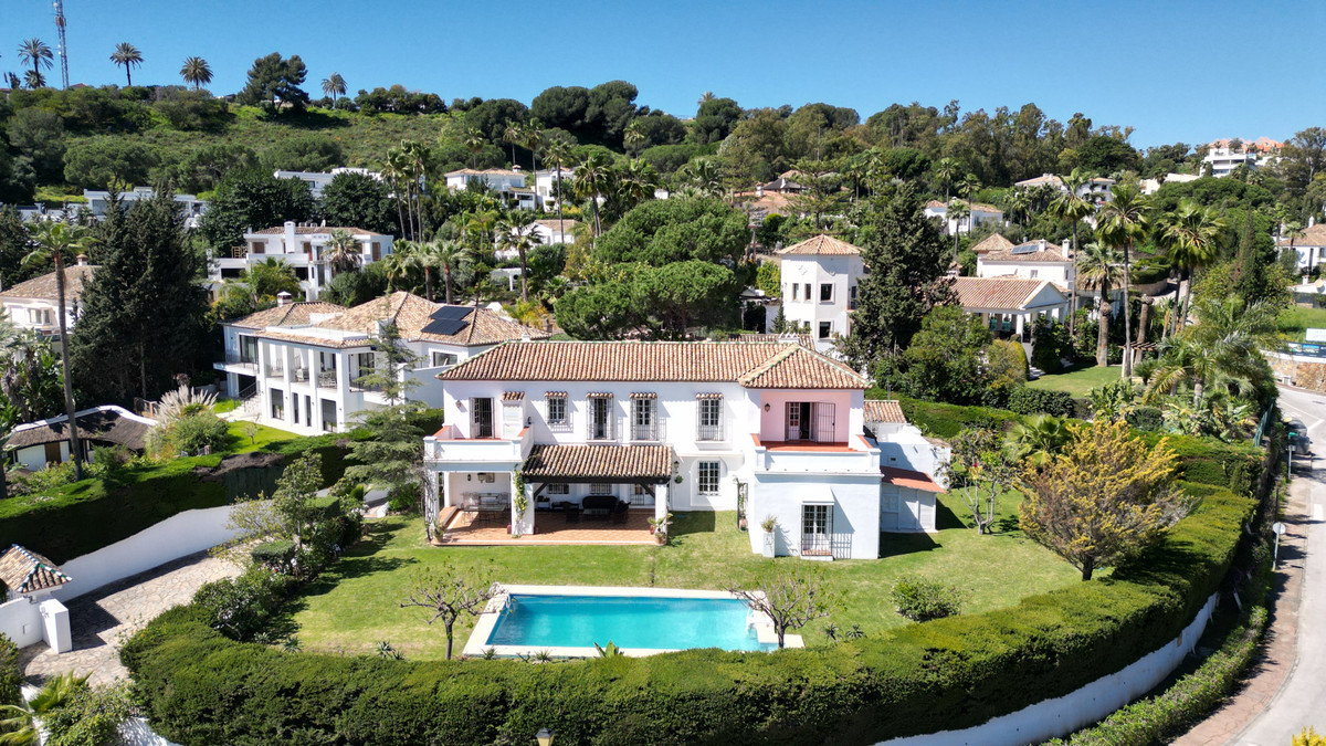 6 Bedroom Detached Villa in Nueva Andalucía