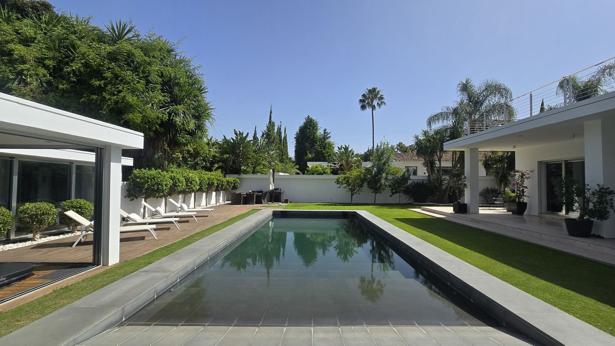 5 Bedroom Detached Villa in Nueva Andalucía