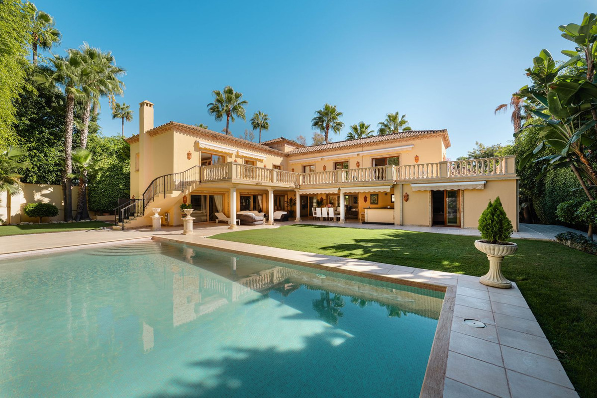 5 Bedroom Detached Villa in Nueva Andalucía