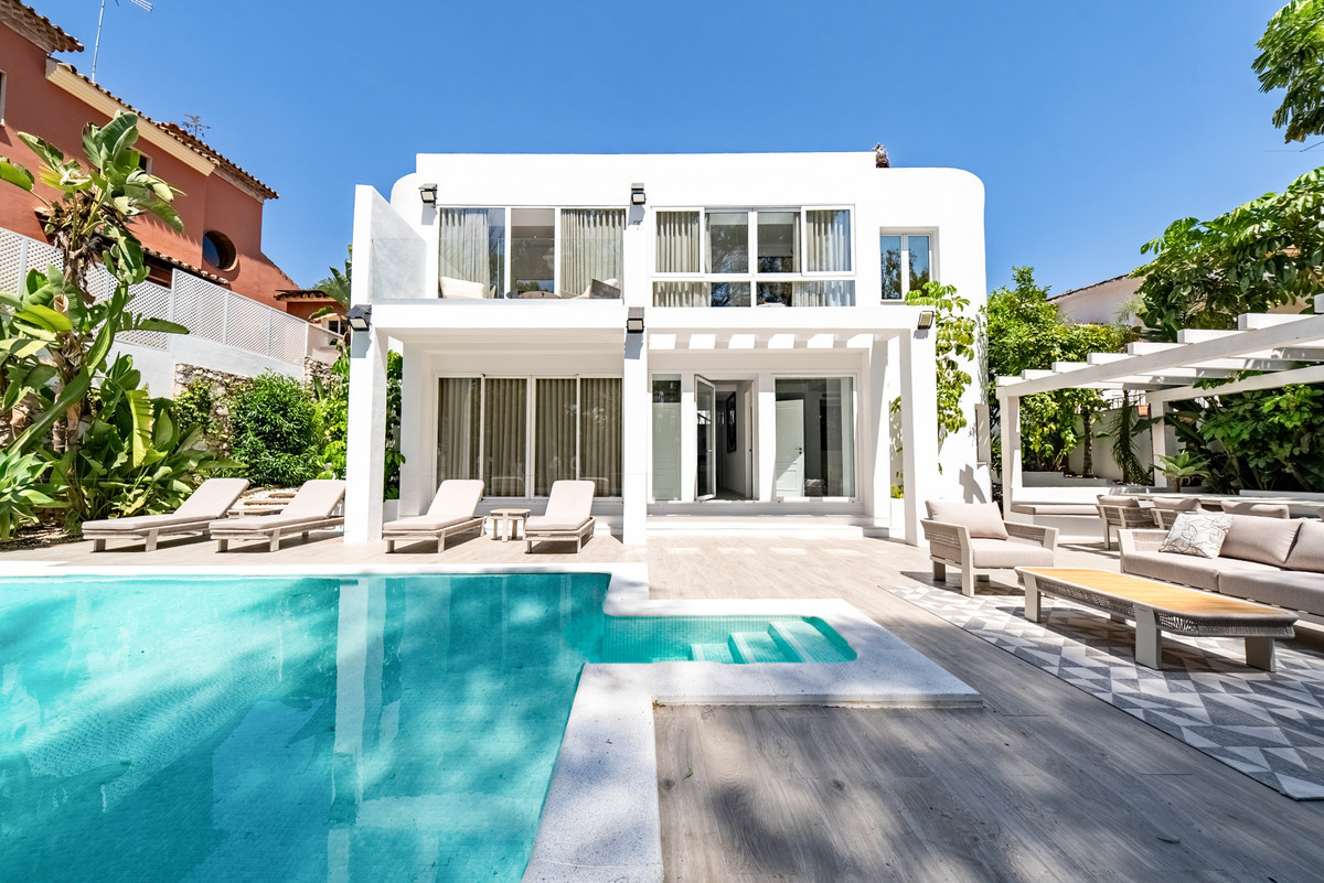 4 Bedroom Detached Villa in Nueva Andalucía