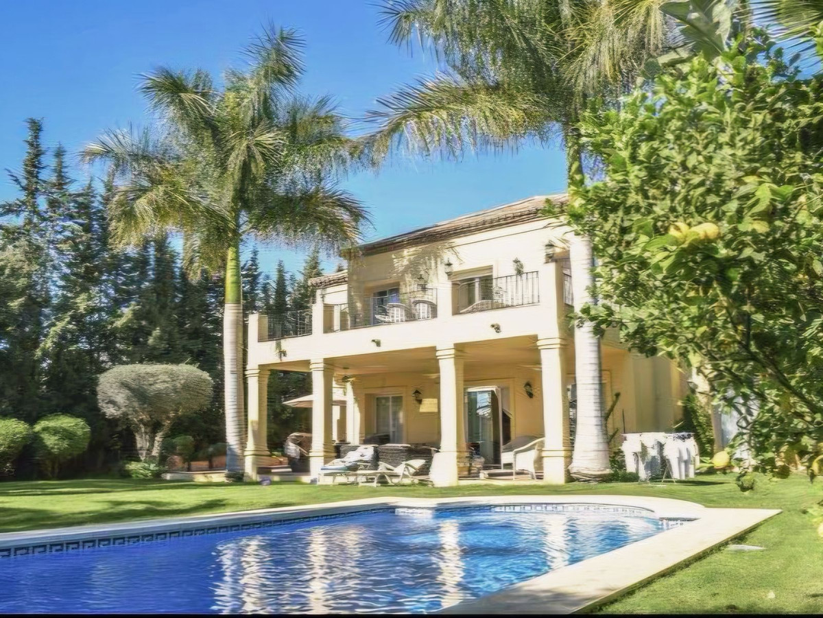 5 Bedroom Detached Villa in Nueva Andalucía