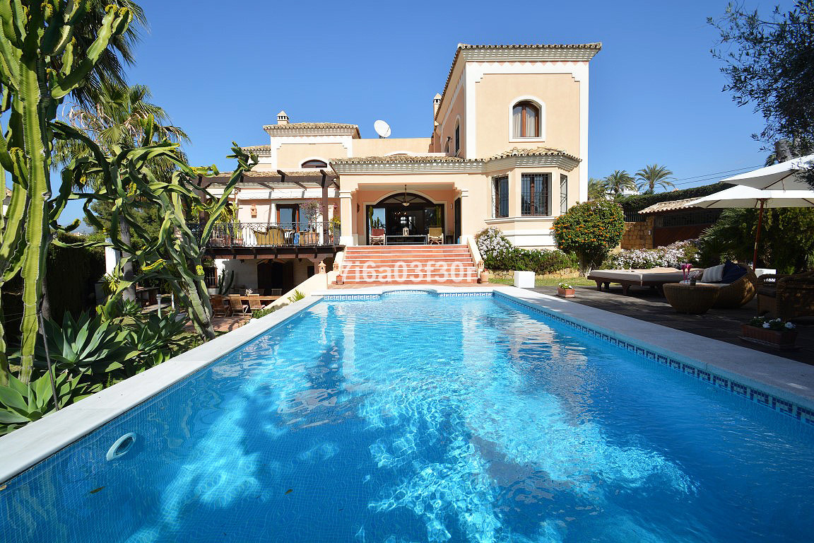 5 Bedroom Detached Villa in Nueva Andalucía