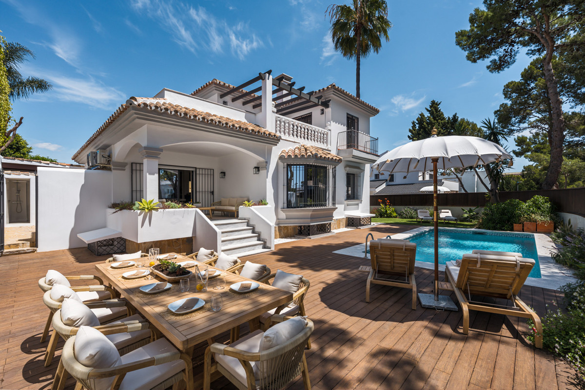 6 Bedroom Detached Villa in Nueva Andalucía