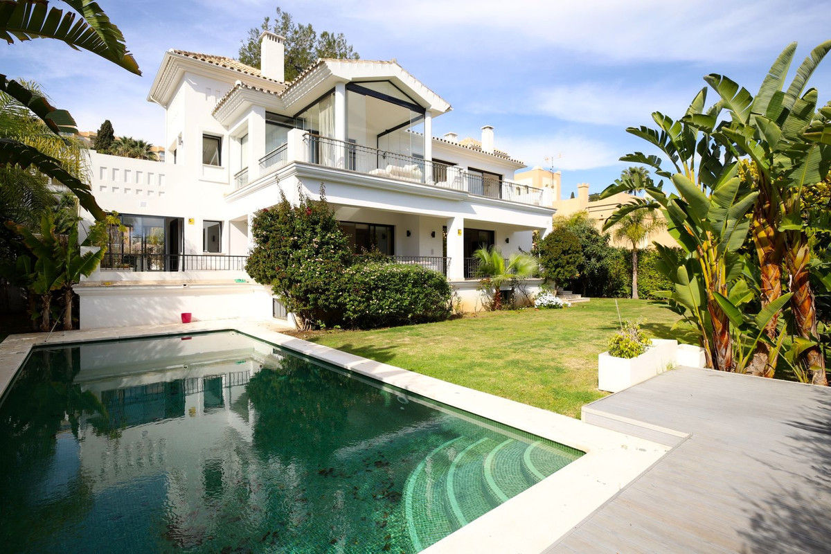6 Bedroom Detached Villa in Nueva Andalucía