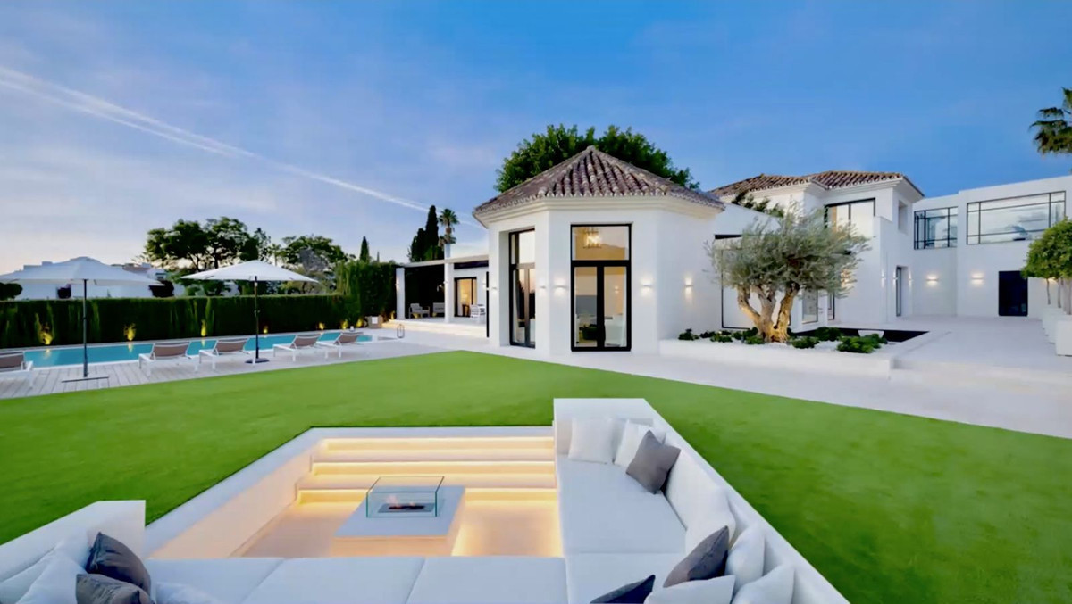 5 Bedroom Detached Villa in Nueva Andalucía