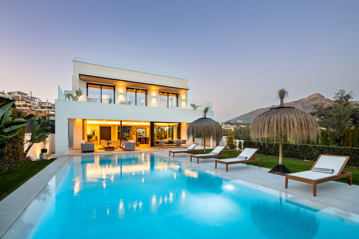 5 Bedroom Detached Villa in Nueva Andalucía