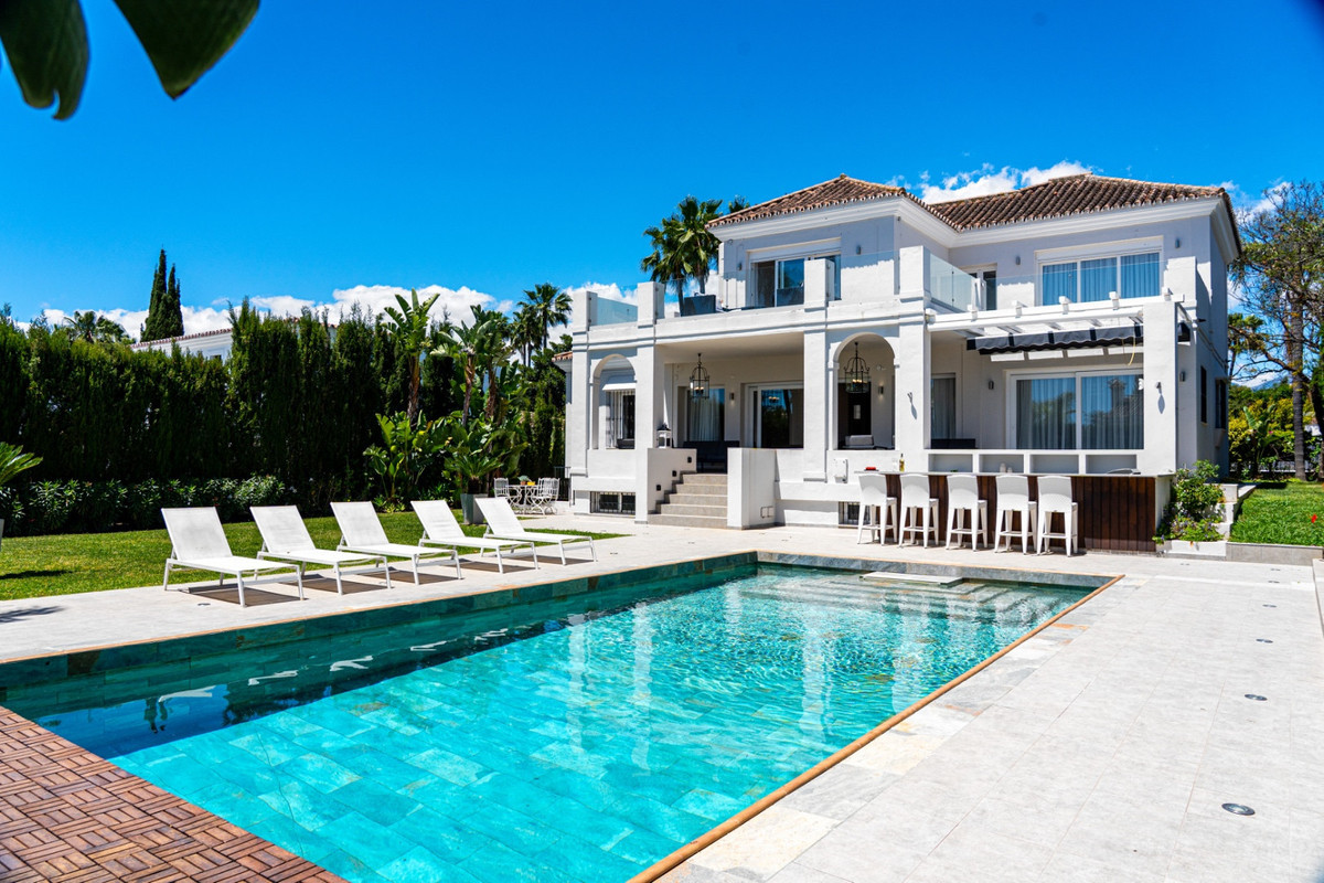 6 Bedroom Detached Villa in Nueva Andalucía