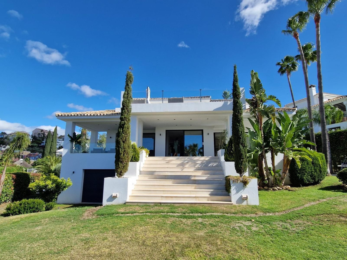 5 Bedroom Detached Villa in Nueva Andalucía